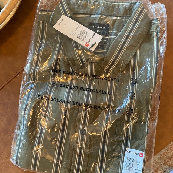Mens Quiksilver short sleeve button down shirt XL - Picture 5 of 5
